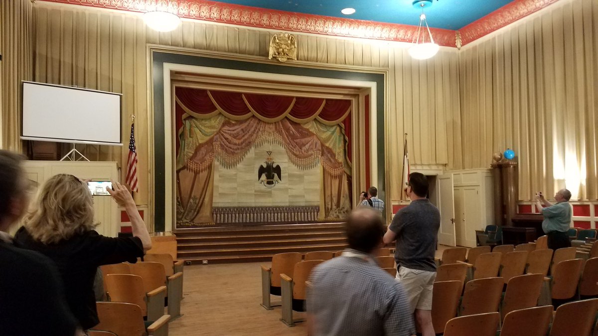 dTurtle17's tweet image. Privileged to see this working 1915 historic drop system at the Austin Scottish Rite Theater with LHAT this morning. So cool. @AMSarts #L_H_A_T