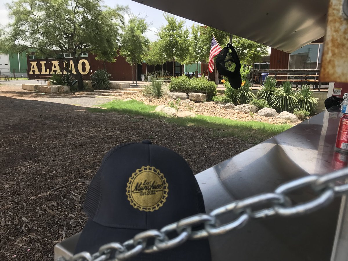 LosMunchies210's tweet photo. #streettacos #streetfood #foodtruck #safoodie #comer #comida #hoesandtacos #beerandtacos #alamobeerco #losmunchies210 @LosMunchies210 @AlamoBeerCo OPEN NOW!!!!! https://t.co/TwoO6ZtbWw