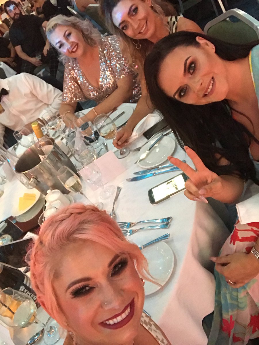 nimabrush's tweet photo. Night with my artists gals! All the glam #makeupawards https://t.co/pyaMt05RP6