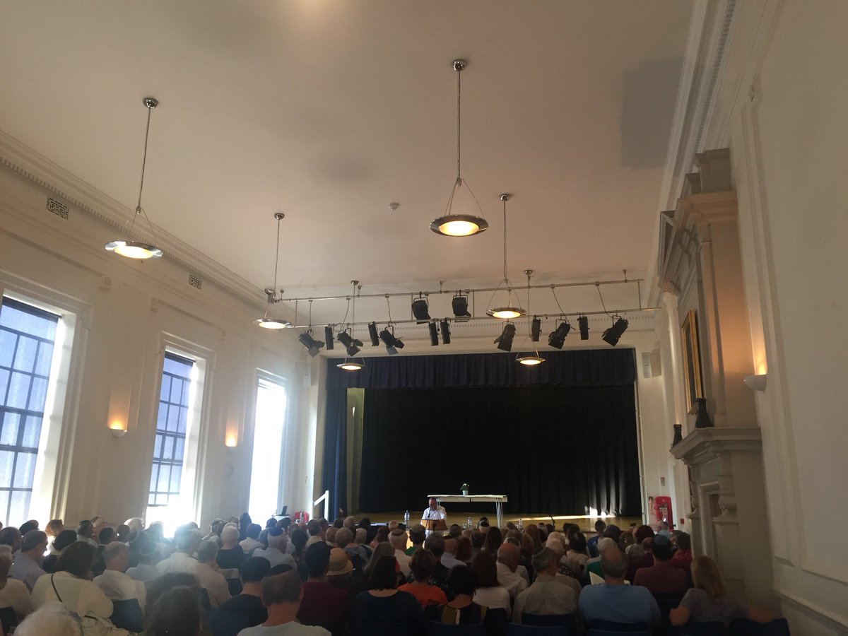 Quest_Journal's tweet photo. Selling magazines at this packed out talk by Rabbi Cardozo organised by @LouisJacobsOrg #jewishjournals https://t.co/qARYyViyiL