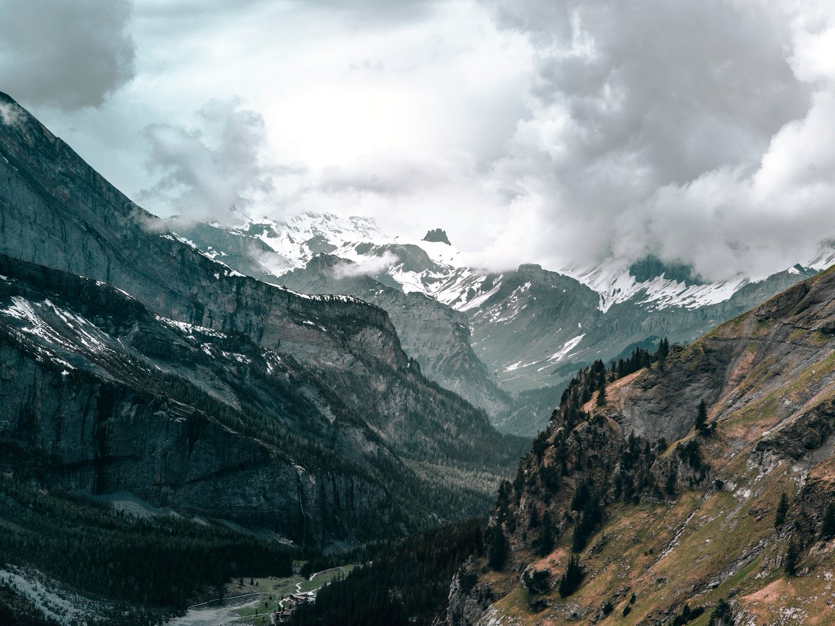 Ezgode's tweet photo. One of the things I love about landscape photography is the that finding a better composition requires moving around... and given the scale of the subject of interest... it means moving around *a lot*... don't think it twice and keep on moving to find a better shot! https://t.co/6T1TWOFVsS