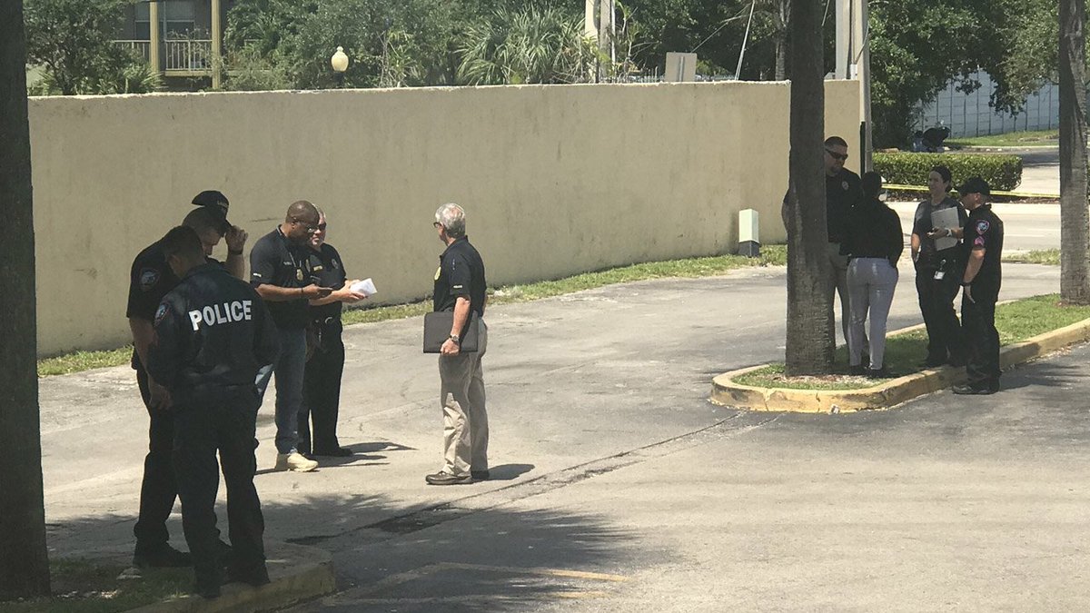 UPDATED: Lauderhill police officer shoots robbery suspect, police say bit.ly/2NizZsO https://t.co/t9lYCXUq2t