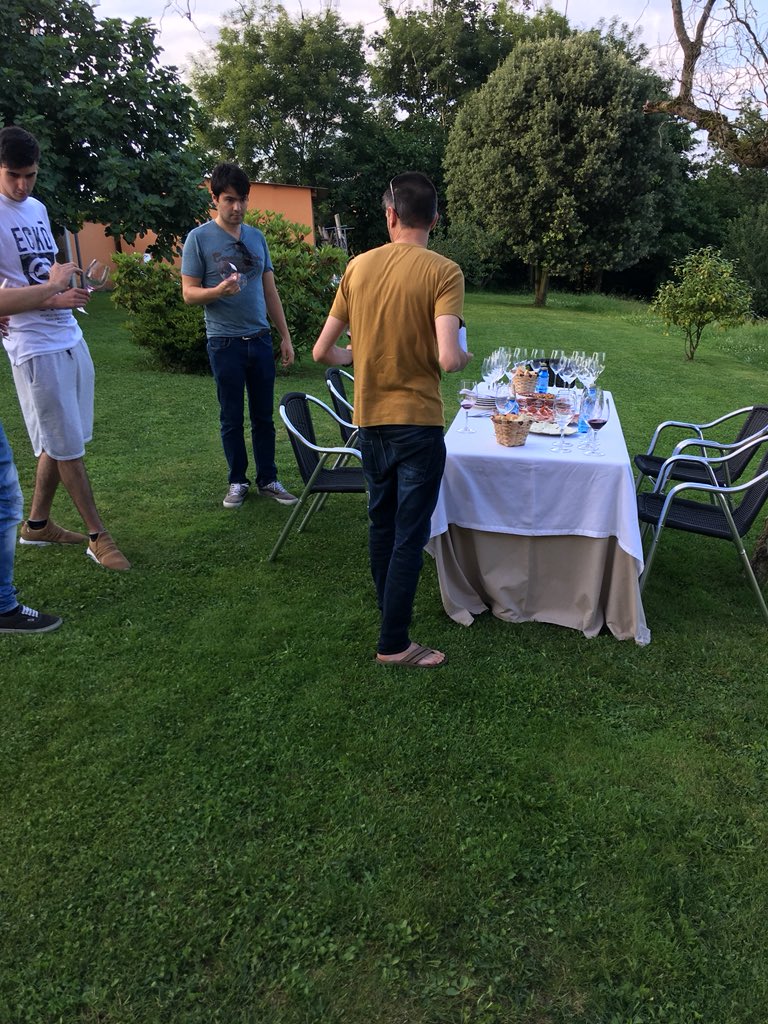CondePrendes's tweet photo. Momentos mágicos en nuestro espacio de vinos. #condeprendes #lallier #horizta #isaaccantalapiedra @LallierAy @hiruztatxakolin #asturias #asturiasparaisonatural #wine https://t.co/zKgCTixHUb