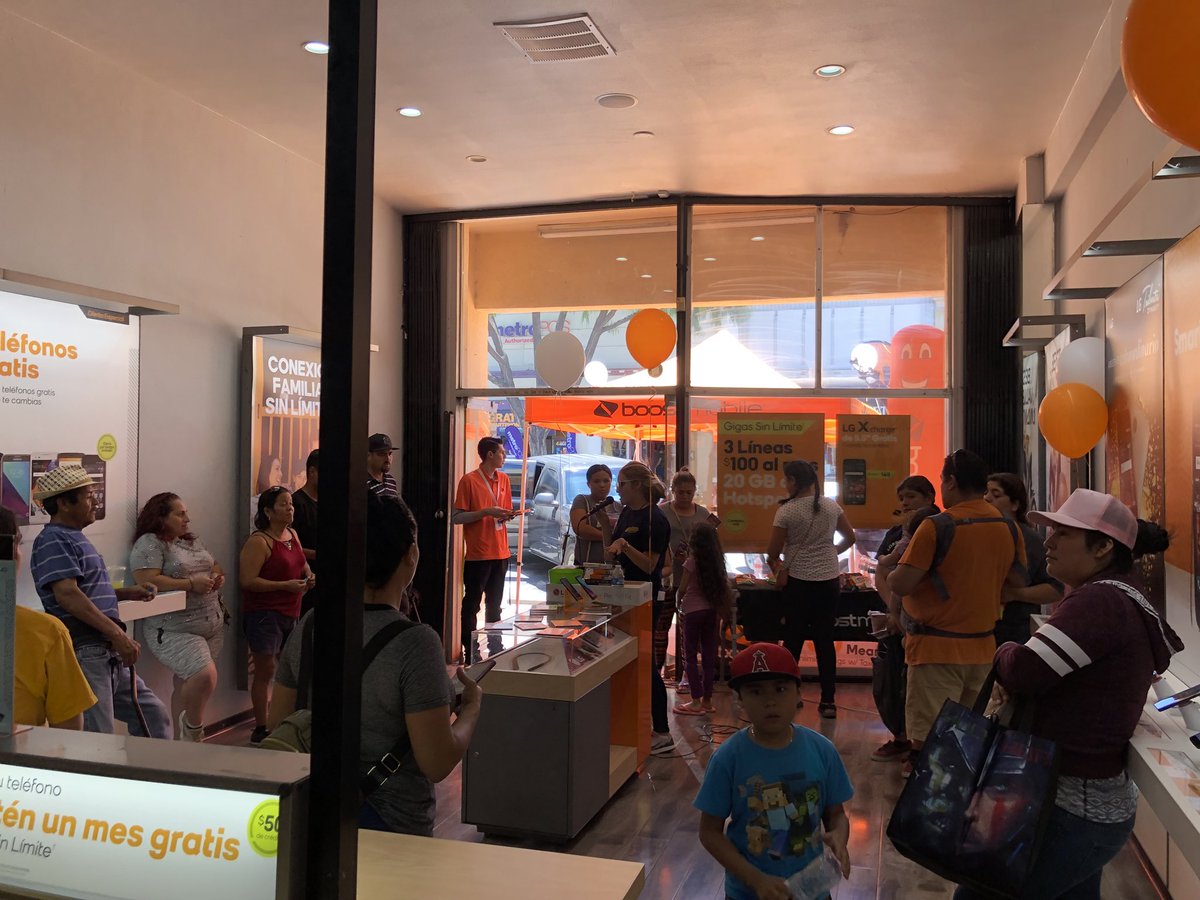 Full house <a href="/Jet_Elmonte/">JetWirelessElMonte</a> #radioevent city of El Monte #valleymall #ownthemile #quebuena105.5 thanks for the support SPG team! <a href="/LMJoseToro/">Jose</a> <a href="/Alicia_SPG/">Alicia Gonzalez</a>