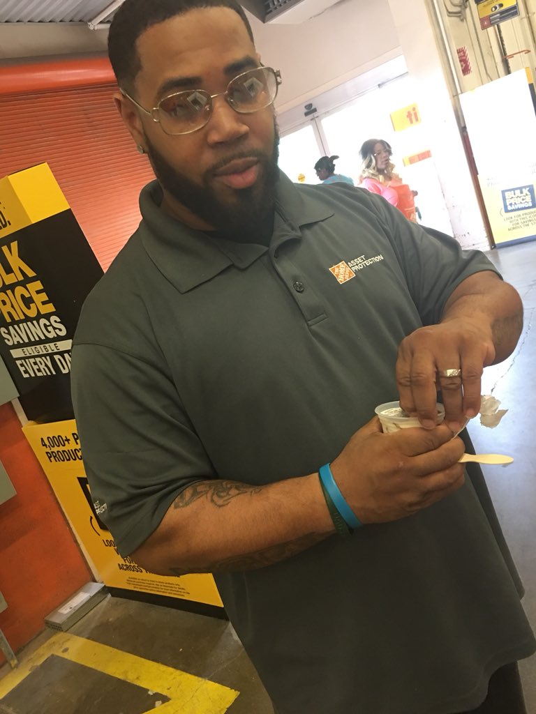 Hazming21's tweet photo. Because At Home Depot our associates put the “cream” in Ice Cream!!!!! Happy Ice Cream Day!!!!!#FunCommitee https://t.co/A8ODIVblFt