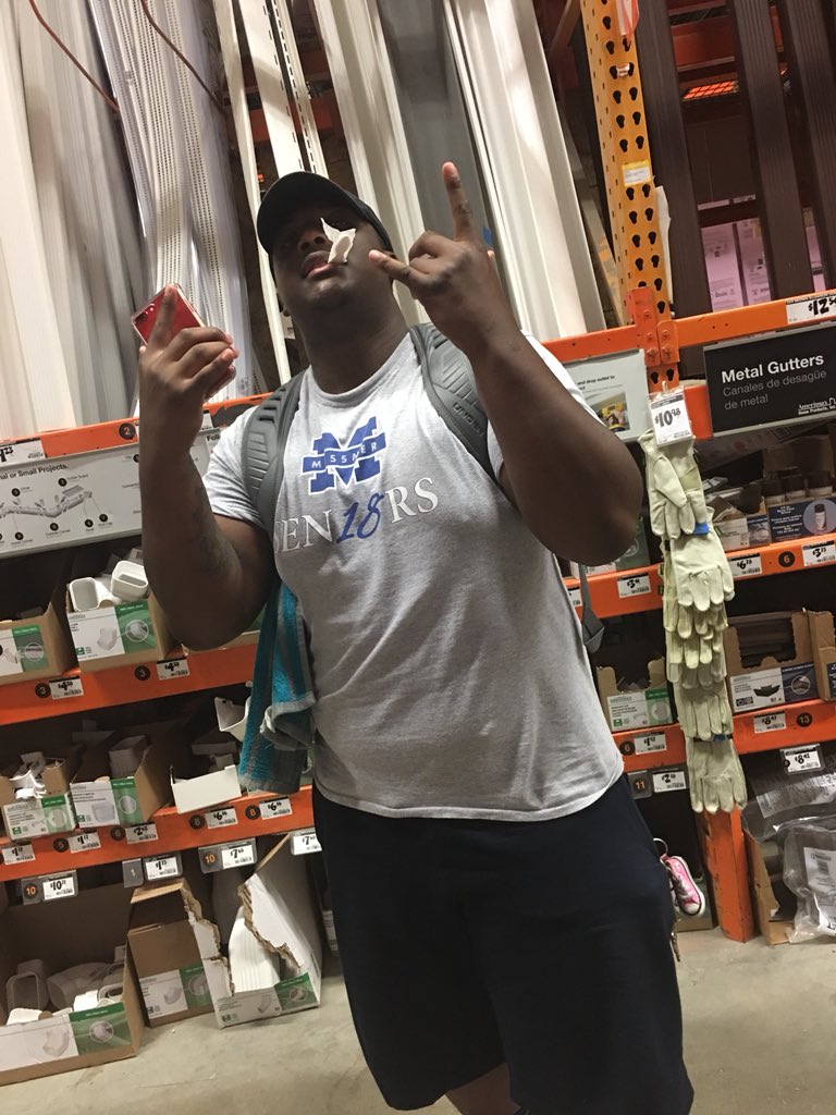 Hazming21's tweet photo. Because At Home Depot our associates put the “cream” in Ice Cream!!!!! Happy Ice Cream Day!!!!!#FunCommitee https://t.co/VKCOwpcHJS