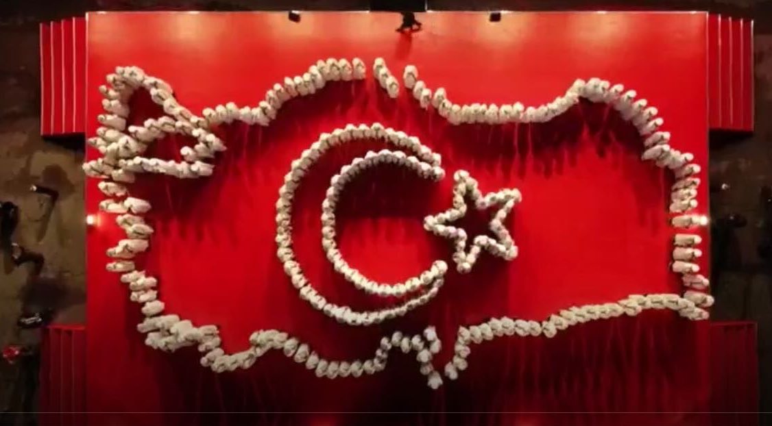 15 Temmuz’da şehit düşen,
251 vatan evladını rahmetle anıyorum. Tüm Gazilerimize şükranlarımı sunuyorum.
Yüz binlerce Yasin okuyan hemşehrilerime şükranlarımı sunuyorum. Bu yıl da duaya daveti birlikte organize ettiğimiz 
<a href="/onderihl/">ÖNDER</a> ve Kocaeli Müftülüğümüze şükranlarımı sunuyorum.