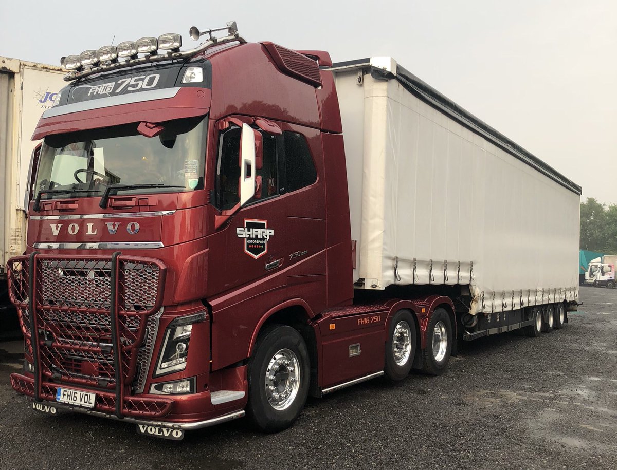 JoeSharpfreight's tweet image. Big red on its way to spa Belgium with some awesome cars.. maclaren P1 / Chevron 😬😎 #racecarlogistics #roadTrip