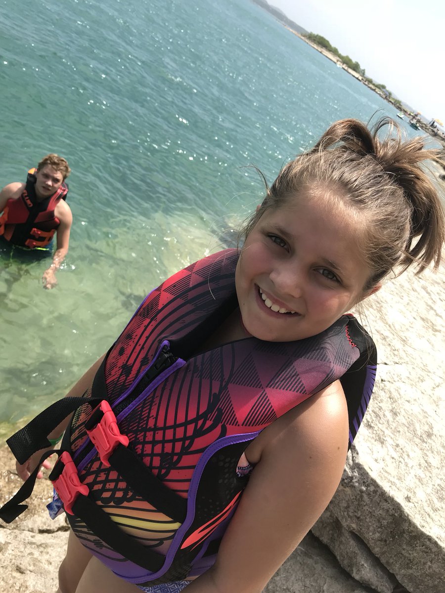 ljurkash's tweet photo. Taking the long way home, making fun stops along the way! 1st up... #cliffjumping into the prettiest lake in TX! #canyonlake #comalpark #sweetsummertime #fun #northsidehachie https://t.co/s2LKpuPuJd