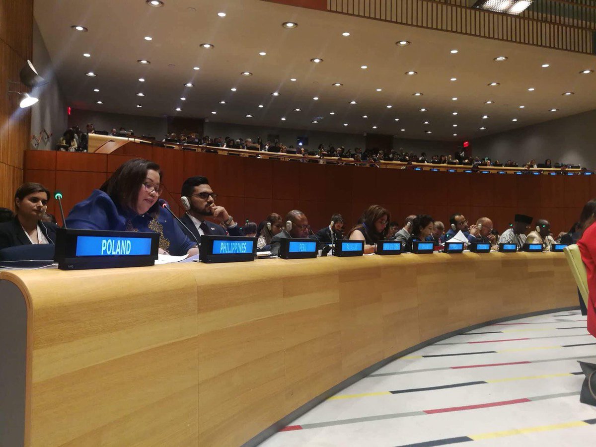DFAPHL's tweet image. The Philippines and other labor-sending countries score a major victory at the @UN with the approval of the final text of the #GlobalCompactMigration: dfa.gov.ph/dfa-news/dfa-r…

#ForMigrants #DFAinACTION