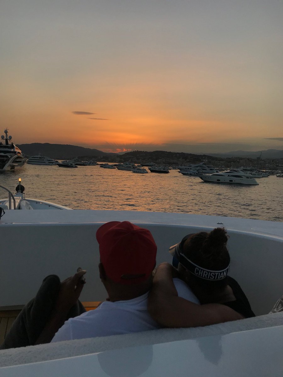 IAmSteveHarvey's tweet photo. What a gift to get some rest... if you wondering .....I ain’t doing nothing https://t.co/CVCyLbHHSS