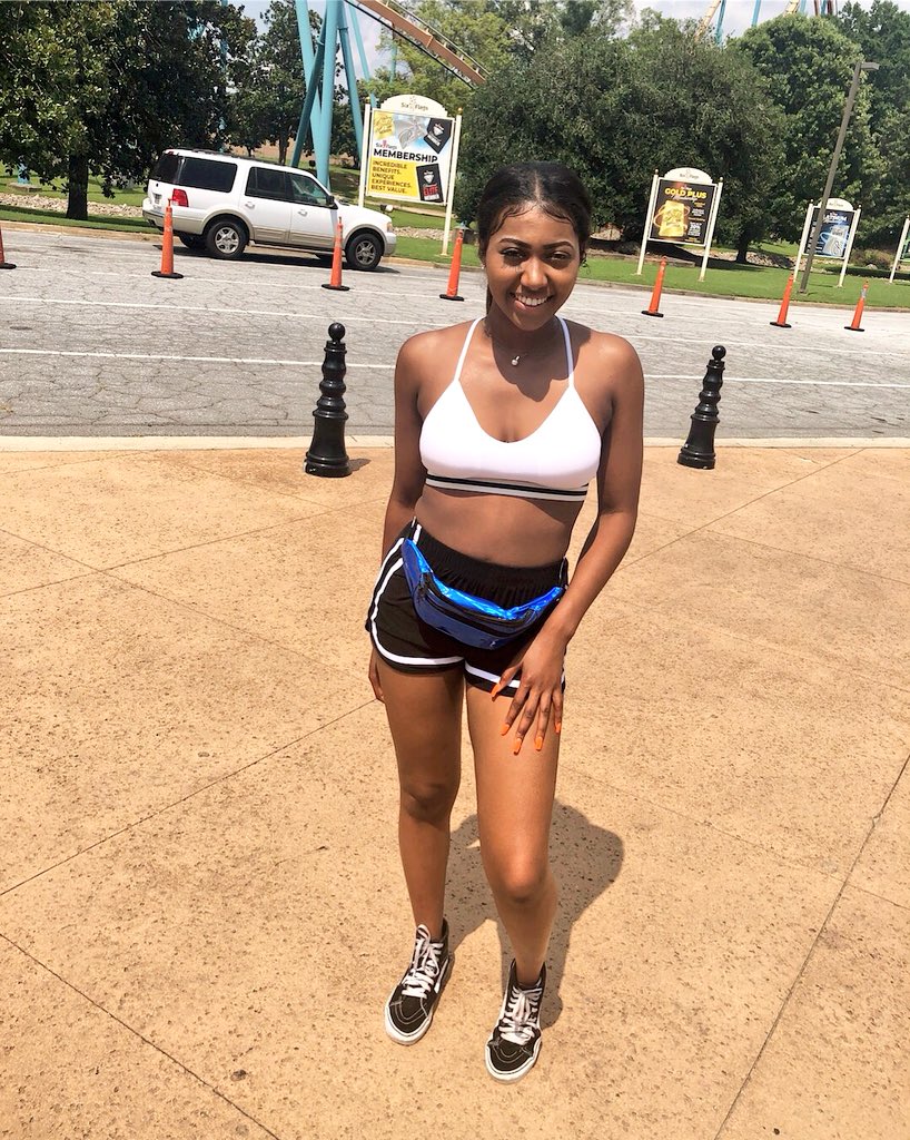 myeezy_babyy's tweet photo. You know I am down to ride 🎢🎡 #dess21st😈 #SixFlagsGA https://t.co/ihtzDFDtRo
