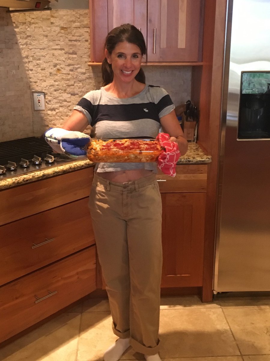 My not-so-famous-but-really-yummy baked ziti to top off the weekend 🍝 #homecooked #italianfood #familydinner