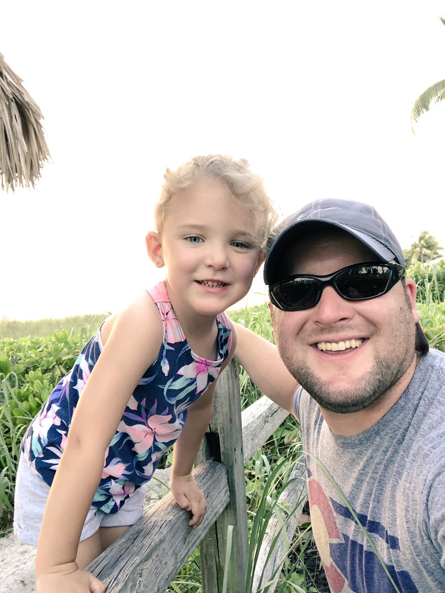 CoachYonBoone's tweet photo. Great time with my girl today at the Beach!!! #TeamBoone #EKPrincess👑 https://t.co/f7hpS9wDf8