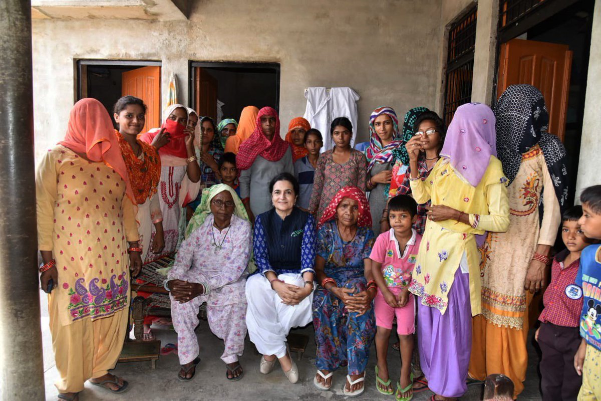 Amitsanwal000's tweet image. आज विधानसभा क्षेत्र तोशाम के मनसरवास का दौरा कर स्थानीय जनता से मुलाकात की। इस दौरान क्षेत्रीय लोगों से कृषि तथा जल-संकट से संबंधित विभिन्न समस्याओं पर चर्चा की। इसके साथ ही मनसरवास के सुखबीर सिंह जी तथा उनके समर्थकों का @INCHaryana में शामिल होने पर स्वागत किया। @RahulGandhi