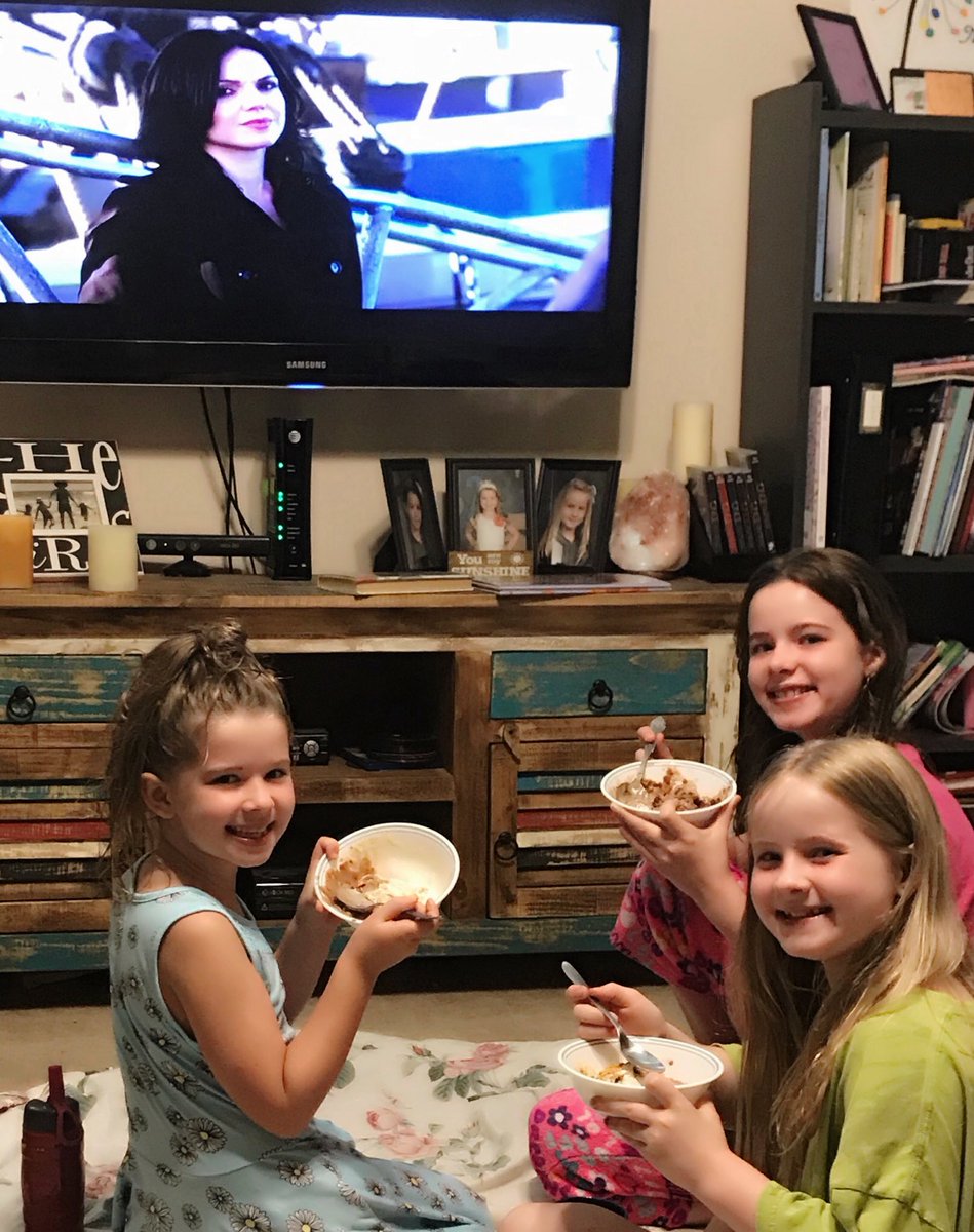 lgwinfl's tweet photo. Todayโs one of our FAVORITE days of the year! Itโs @LanaParrillaโs Birthday AND itโs #NationalIceCreamDay So thereโs no other way to celebrate but with yummy๐ฆ& #OnceUponATime Happy Birthday to YOU, Lana! ๐๐๐๐๐We hope your special day was as FABULOUS as YOU are! #LPsBDay https://t.co/mRtSppMqmG