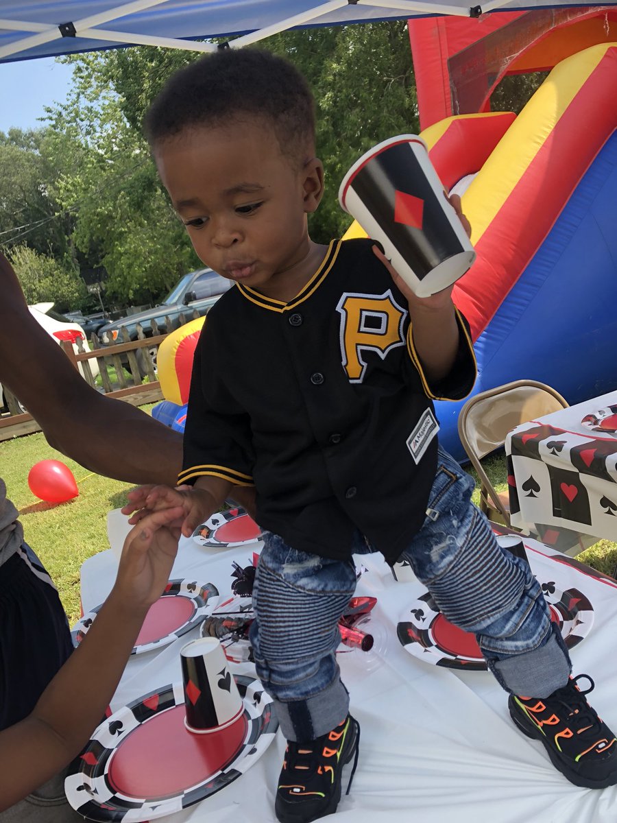 lacourt__'s tweet photo. Ace first birthday..🎉 https://t.co/7QMFP7AySh