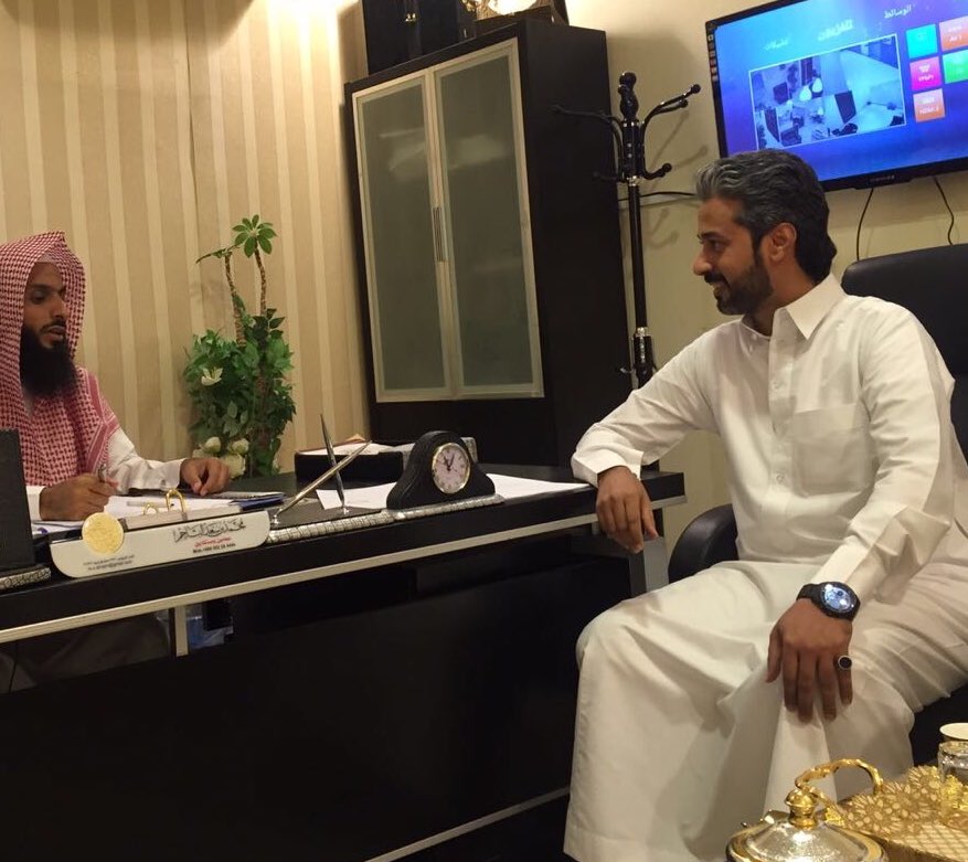 ألتقى رئيس مجلس إدارة #صفوة_نجد الأستاذ فيصل الجبر بالمحامي الأستاذ محمد الناجم وذلك لحفظ حقوق الفريق ، والتصدي لأي تجاوزات تحدث من أي شخص كائن من كان