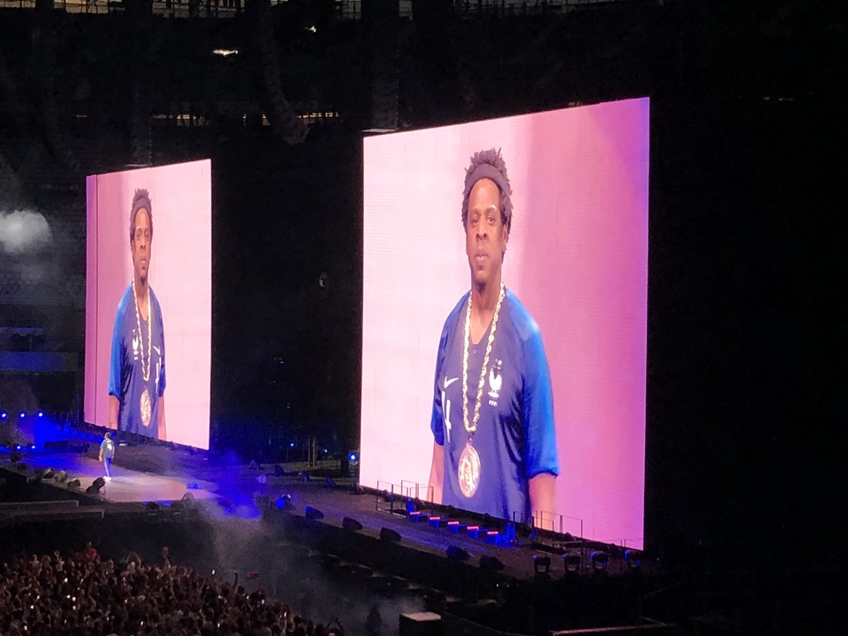 fabien_gay's tweet photo. #JayZ avec le maillot floqué des 2 étoiles de #ChampionsDuMonde ! https://t.co/QveEdqKQJv