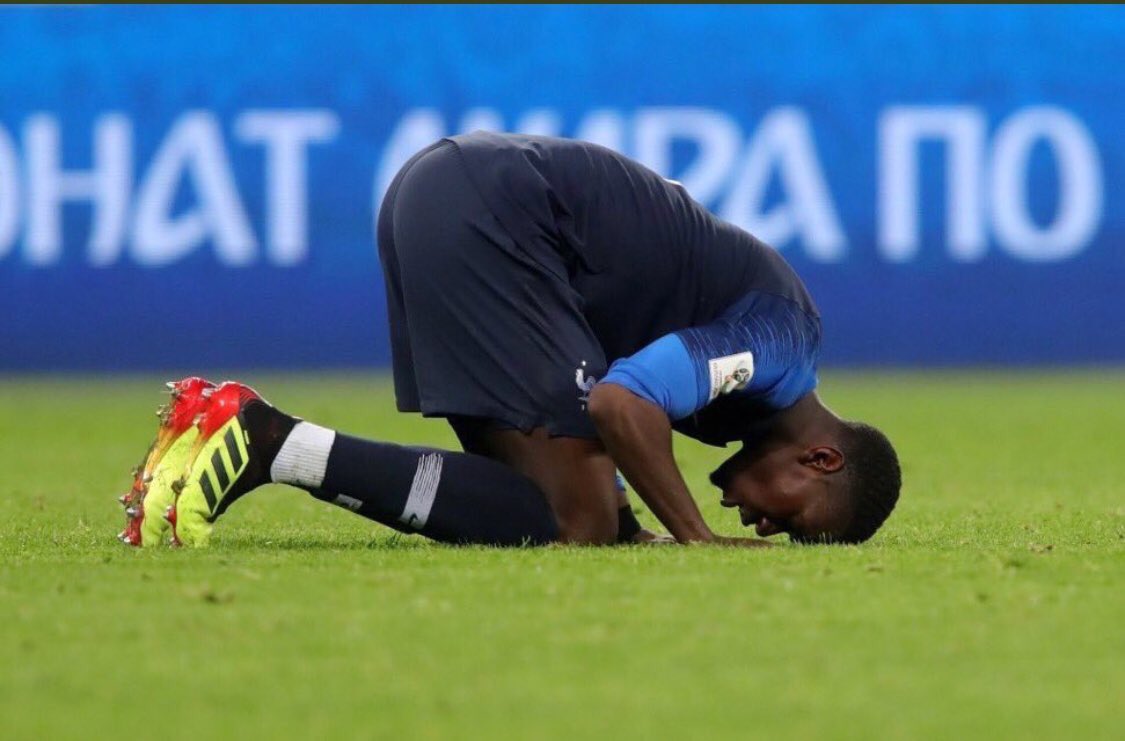 LAmy_7's tweet photo. الإنحناء الوحيد الذي يرفعك !
#كأس_العالم_روسيا2018 https://t.co/hfiyS0o7m8