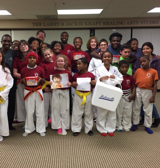 officialmatio's tweet image. Great memories on #NationalIceCreamDay of our ice cream surprise for @Kidskickcancer from @Hudsonville_IC! We’re always open for more surprises in the future too😊!! #randomactsoficecream #kidskickingcancer