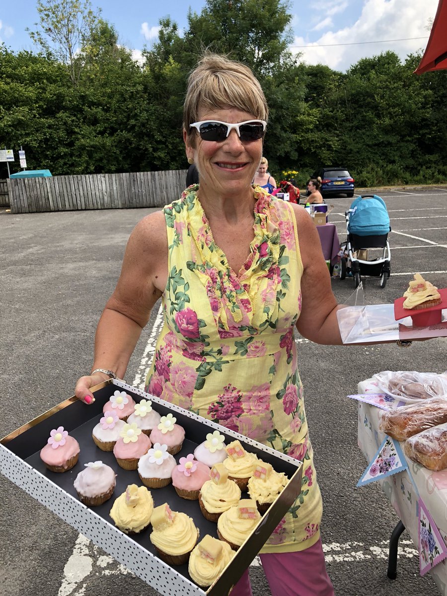 LleisCwm's tweet image. Diolch i bawb am eu cefnogaeth heddiw #elw #mind #cacennau