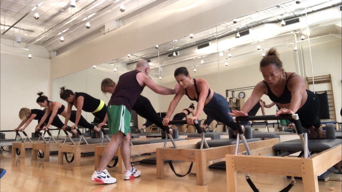 Juanitonyc's tweet photo. Instructor PRO @RealPilates SOHO
*shot at new @RealPilates in TriB 
EVERYTue1pm/Thur 4:30pm
bookings:soho@realpilatesnyc.com https://t.co/sLI5yleaXA