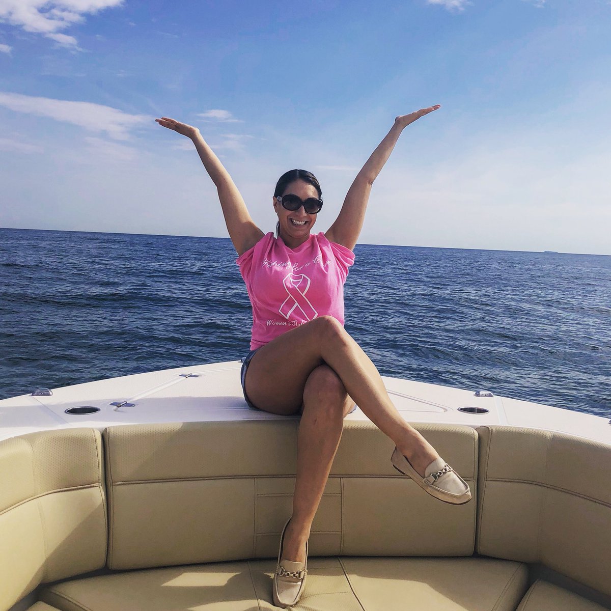 kimberlycantoni's tweet photo. I’m on a boat! Had an amazing time Fishing for a Cure to support the Staten Island Fishing Club and @makingstridesSI 🐠💕 #FishingForACure #25YearsMSABCSI #MakingStridesSI #BoatLife #OceanView #SummerVibes #philanthropy #fightbreastcancer https://t.co/qpqFRsx5zk
