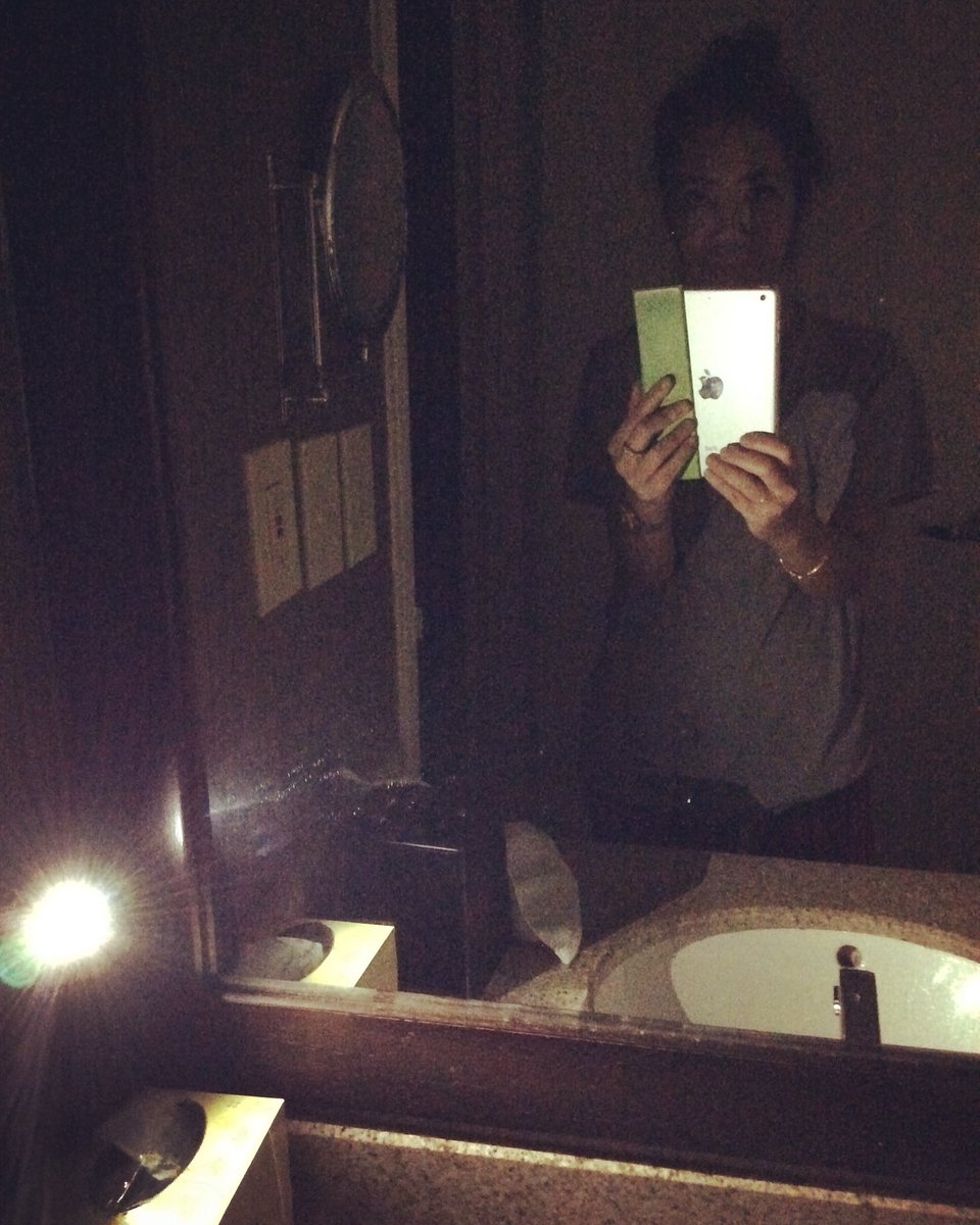 eleeyvr's tweet photo. Total power outage from the time we arrived 14:00 yesterday until this morning. No wake up call, dead phone, barely enough juice to take this photo on my iPad. Getting ready by the glow of the flashlight. #crewlife #falife #crewlayover #glamorouslife #IAH #Sheraton https://t.co/CnxYCk0CC1
