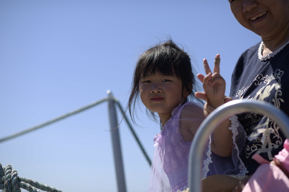 GreenpeaceCA's tweet photo. So many families have come out to learn about #Greenpeace today aboard the @gp_sunrise. We fight for a better world because it is future generations who will pay the price if we don't transition to renewables & protect our climate now. RT if you agree! #StopPipelines #100Possible https://t.co/4ZxbUP77QR