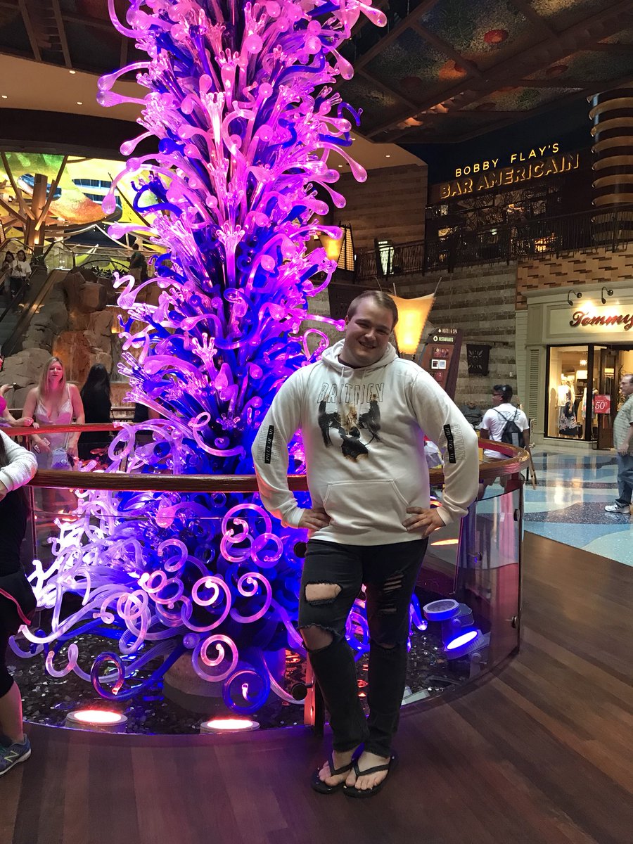 blueyedwonderrr's tweet image. ITS BRITNEY BITCH #PiecesOfMe #PieceOfMeTour