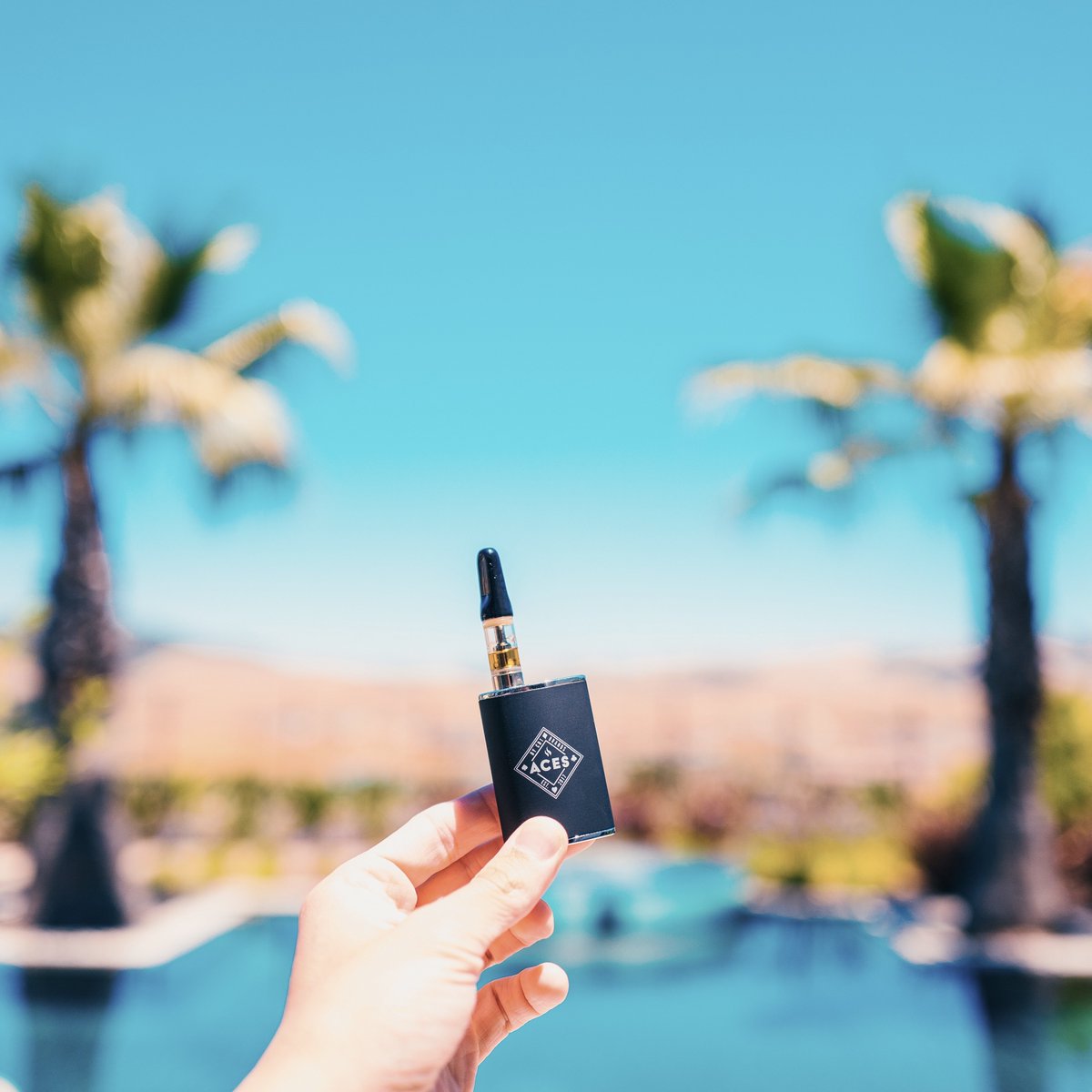 No need to mess with any settings on our new distillate vaporizer; it automatically senses the correct amount of power needed and sends it straight to your cartridge atomizer. Talk about stress-free.