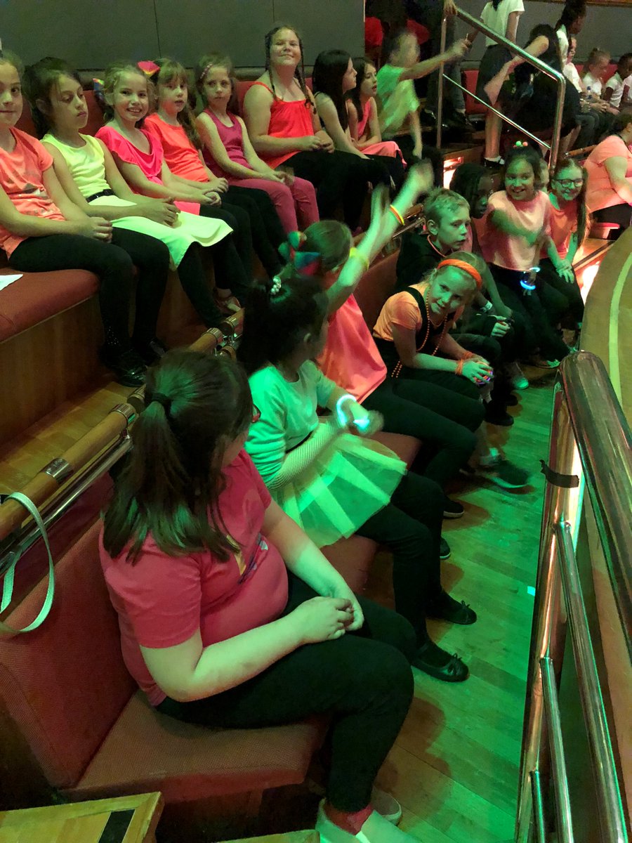 MinworthSchool's tweet photo. #youthproms, #s4emusic Minworth School Choir:) Well done, what a great performance! https://t.co/qHGjMajAvY