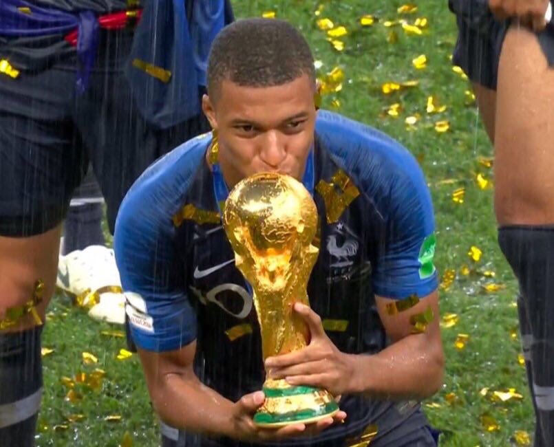 SPORF (@sporf) on Twitter photo 📅 1998
🇫🇷🏆 <a href="/ThierryHenry/">Thierry Henry</a> wins the World Cup with France.
⏰ 20 years later.....
📅 2018
🇫🇷🏆 <a href="/KMbappe/">Kylian Mbappé</a> wins the World Cup with France.
🙏 A boy with a dream. 📅 1998
🇫🇷🏆 <a href="/ThierryHenry/">Thierry Henry</a> wins the World Cup with France.
⏰ 20 years later.....
📅 2018
🇫🇷🏆 <a href="/KMbappe/">Kylian Mbappé</a> wins the World Cup with France.
🙏 A boy with a dream.