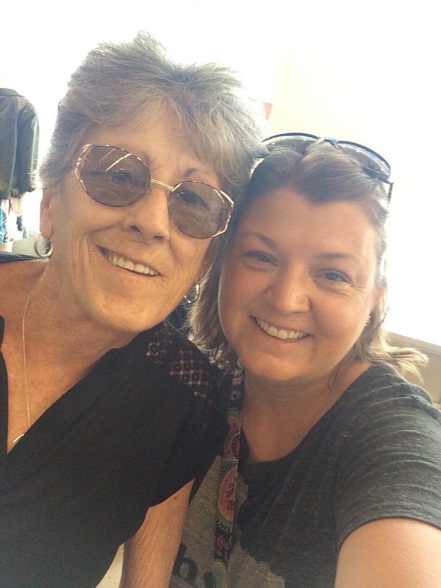 #KFESELFIE Shopping with my momma!  What a difference a year makes. #cancerwontwin ❤️