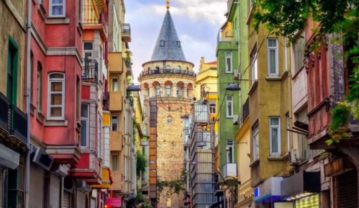 A travel columnist for The New York Times wrote about her solo trip to Istanbul: otbd.it/H6tyBmfU