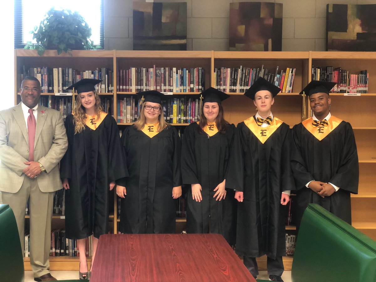 evans_high's tweet photo. Congratulations to our 2018 Summer Graduates!! So proud of these students for finishing strong. https://t.co/Cat5ndcJSF