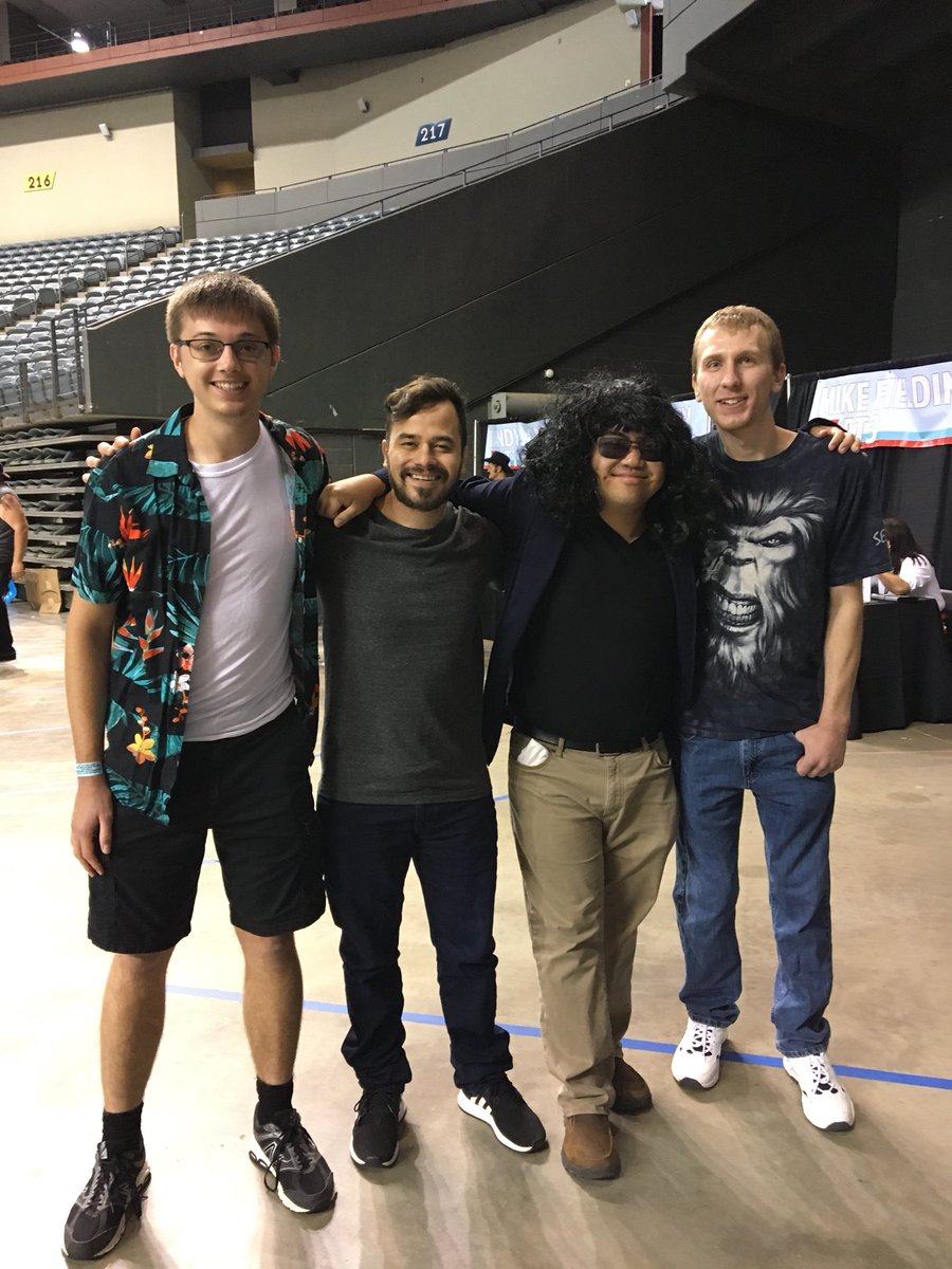 nlarjrm319's tweet photo. It’d appear Boba Fett survived the Sarlacc Pit!
Thank you, @Daniel_Logan for taking the time for an autograph & picture!
#ocon4 #ocomiccon #ocomiccon2018 https://t.co/QkFPZclSlL