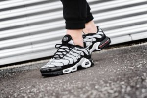 Kickz2fire's tweet photo. #EUKicks Nike Air Max Plus “Oreo” https://t.co/fU9TybrK7d https://t.co/LxpC8FuAXS