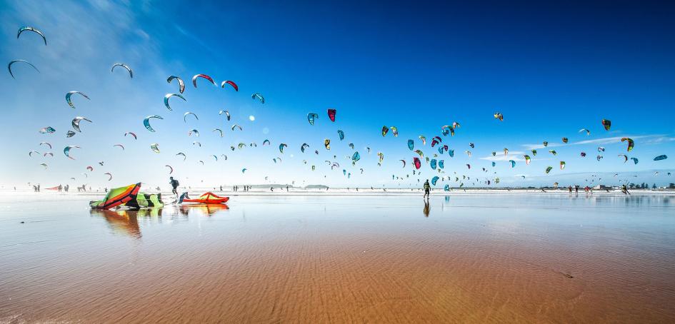13 of the World's Greatest Kiteboarding Spots nationalgeographic.com/adventure/list…