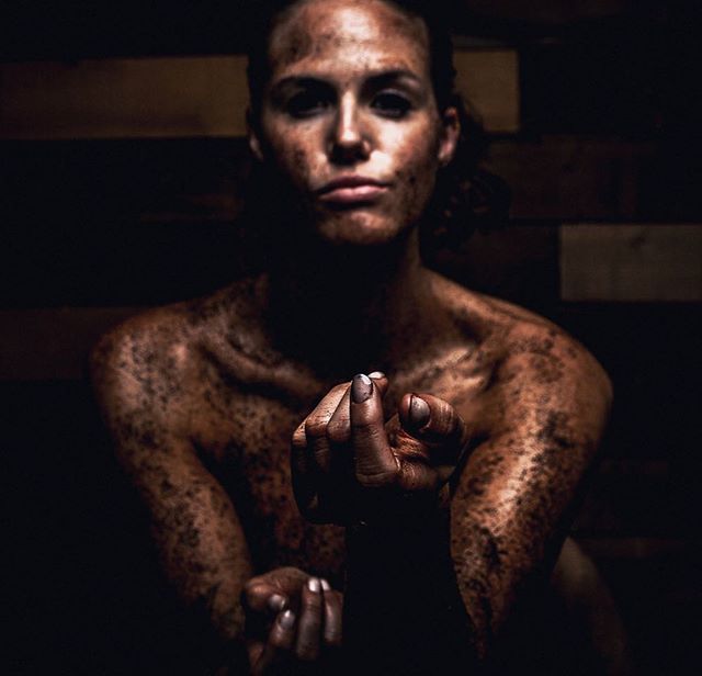 buckyinvegas's tweet photo. I finally had an opportunity to try a concept that has been on my list forever.
Model: @katlyn.annmodel 
#model #photoshoot #illinoismodel #onelight #lowkeyphotography #coffeegrounds #edgy #edgyphotography #paulcbuff #paulcbuffeinstein #wisconsinphotographer #studiophotography https://t.co/Sesas64W0O