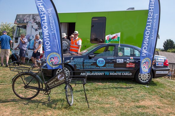 Event marshal Julian Tod ProvGChap wondering why John Judd ProvGDC has abandoned his push bike in front of event HQ..........there’s never a policeman around when you need one! DPGM