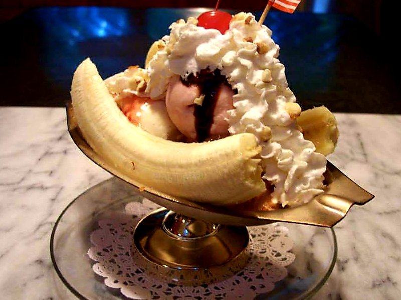 BakerPatrickJ's tweet photo. From the Farrell's recipe manual in 1966, the Banana Split. And a recreation for #NationalIceCreamDay #FarrellsBrea https://t.co/qA5ZC7A8Kg