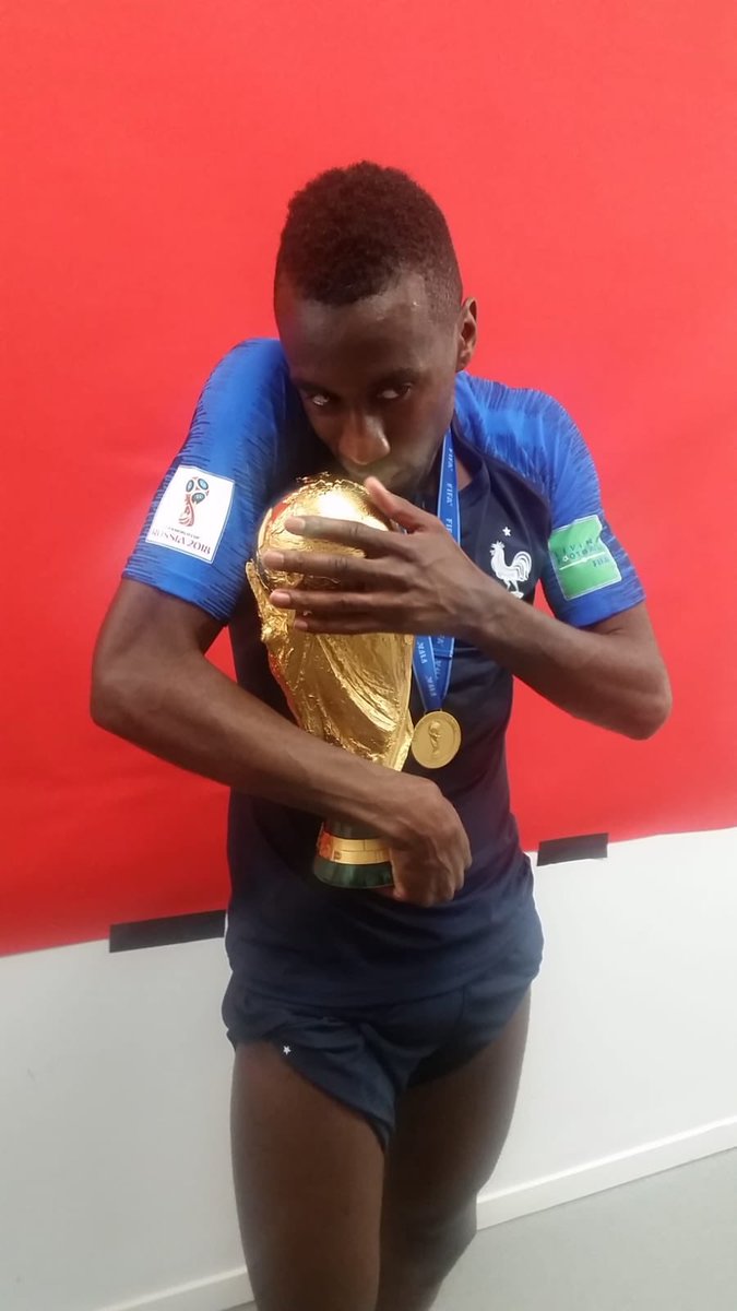 ActuFoot_'s tweet photo. Cette nouvelle pose de Blaise Matuidi 😄👀 https://t.co/Cdj2cCSKHc
