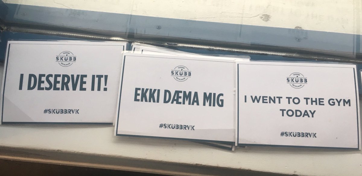 Þetta er svo glatað dæmi. Matur er ekki eitthvað sem fólk á skilið eða ætti að þurfa réttlæta með svona skiltum 🙄😠