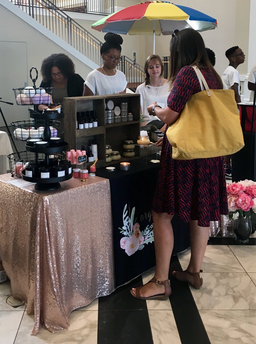 dawn68woodard's tweet photo. Meriwether County’s Young Entrepreneurs from Greenville High school are showcasing at the GACTE Conference this year in Athens, GA. These classy young women are showcasing their student business: Organic Beauty. #mcsspride #gacte2018 #takingcareofbusiness https://t.co/mIS9OVLxRt