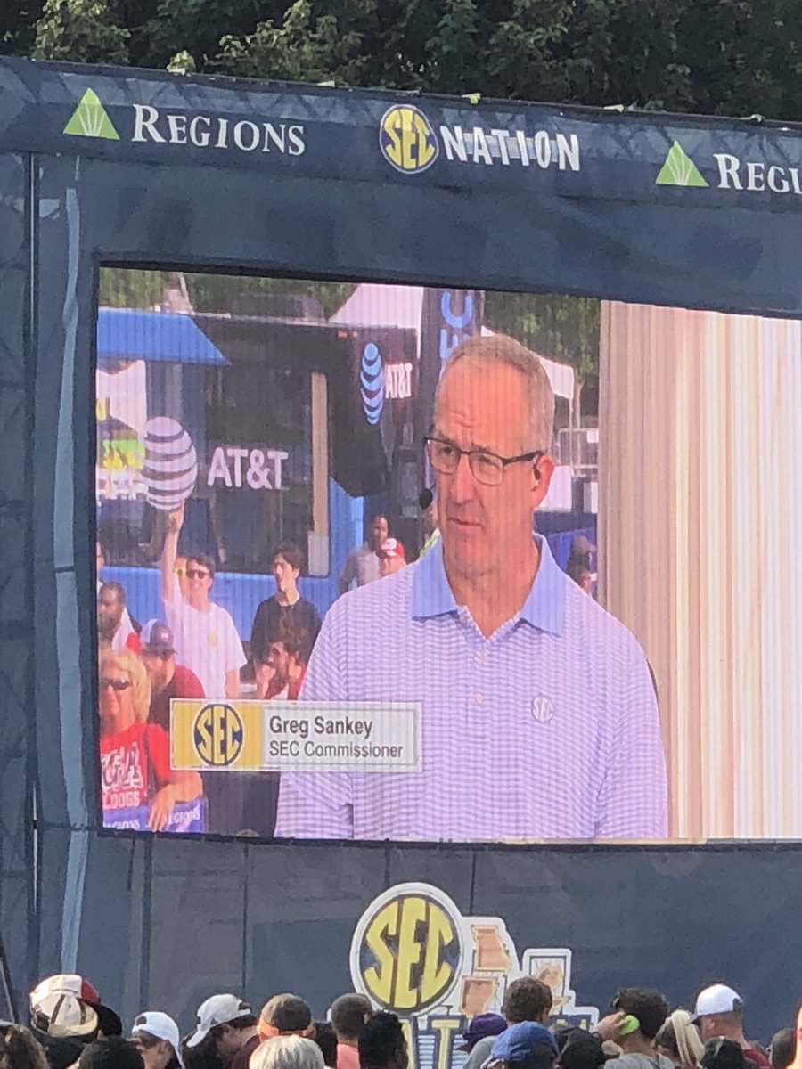 GMobileforce's tweet photo. Hello @GregSankey ๐๐ฝ letโs play a game of โEye Spyโ ๐ #LifeatATT #SECSummerfest #MobileForceOne in the Background!!!! https://t.co/V5OZwW1gIQ