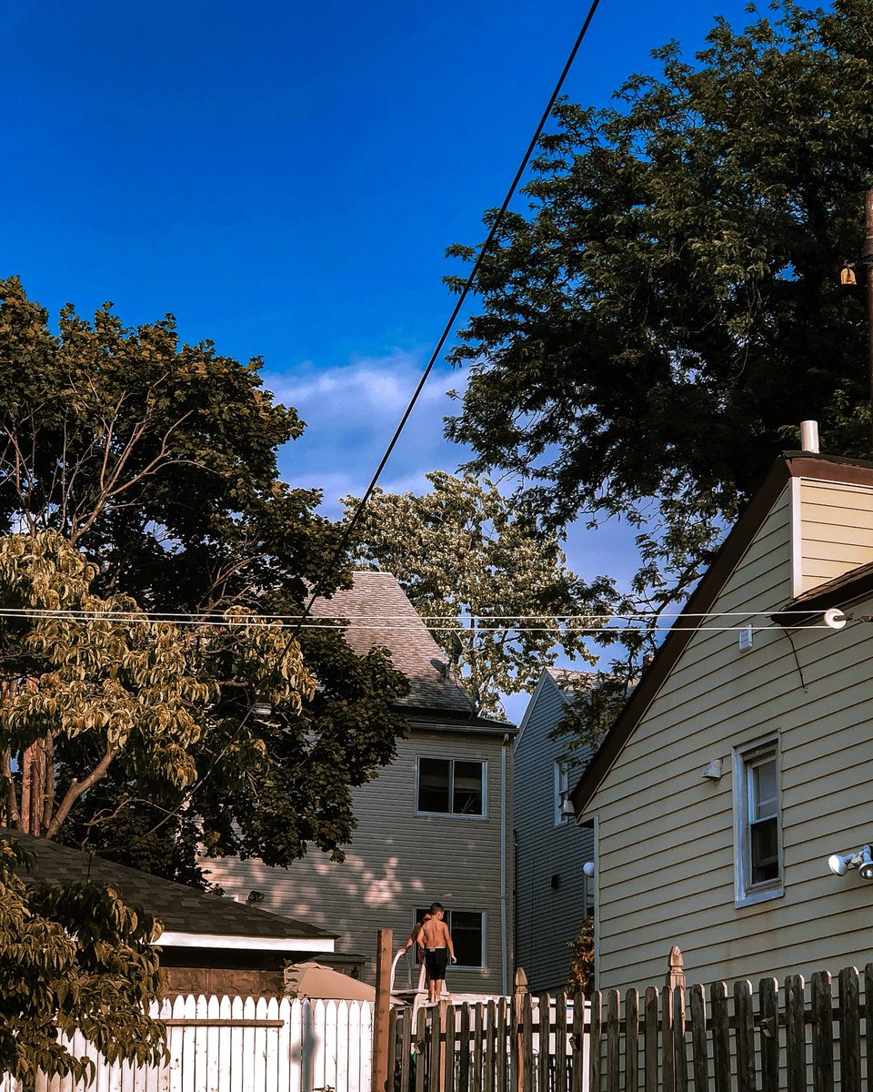 SaintDioni's tweet photo. suburbia https://t.co/i4aWyNzkdB