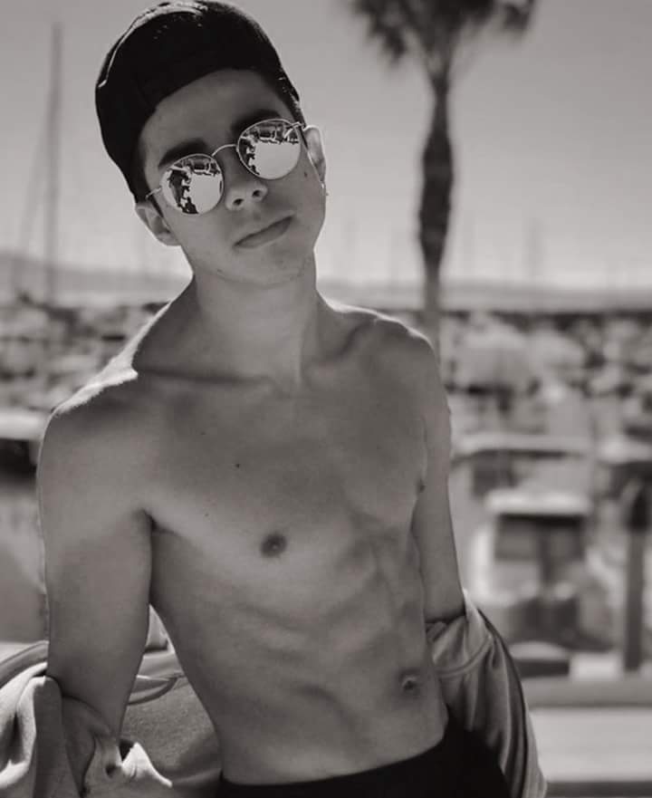 hannxcb's tweet photo. Amigxs aquí les dejo unas fotos de @mariobautista_ por si su crush no les hace caso, Mario tampoco les hará caso pero seguro esta más guapo. https://t.co/bqGFVbtREl