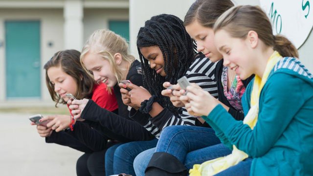 ParentingSpot's tweet image. #Parents Are you managing #Childrens screen time to avoid #TechAddiction this summer? Read bit.ly/2kJwJKE #KidsHealth #DigitalHealth #MomLife #DadLife Share this!